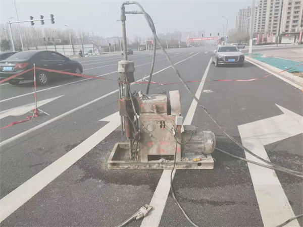 和乐镇公路路面下沉沉降开裂注浆加固施工